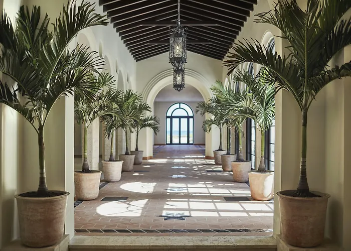 Four Seasons Hotel At The Surf Club