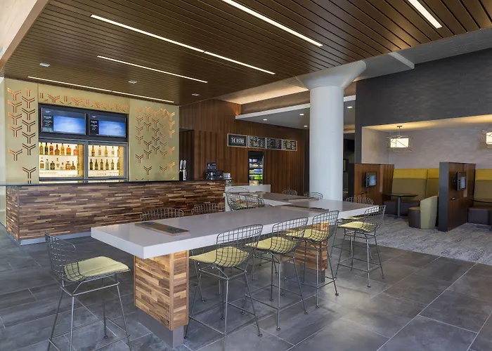 Courtyard By Marriott Cedar Falls
