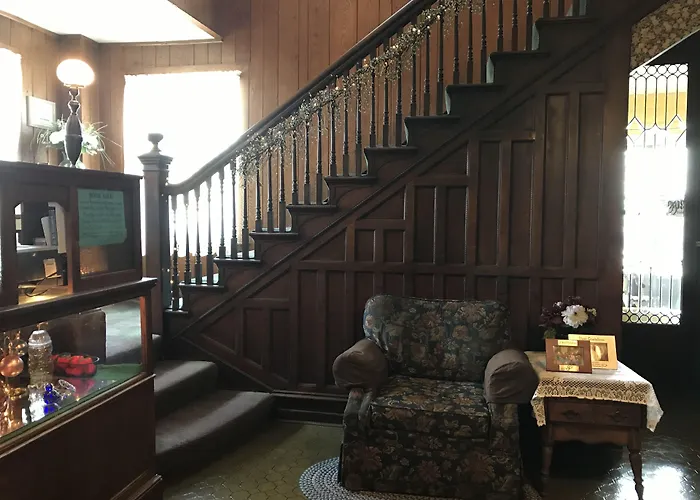 Colonial Hotel-Motel