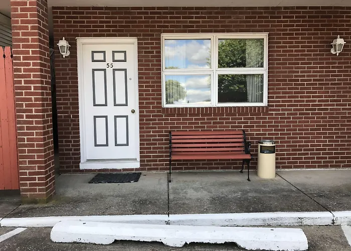 Colonial Hotel-Motel