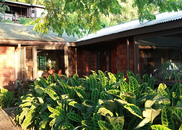 Hale Maluhia Country Inn