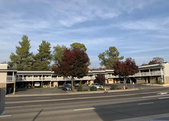 Elmwood Motel
