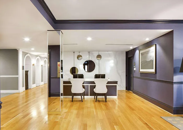 Sire Lexington, Tapestry Collection By Hilton