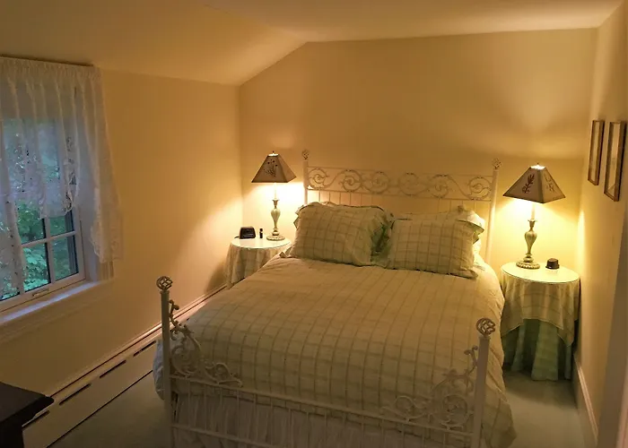 Stone Throw Cottage Inn