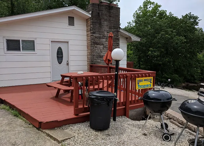 Lake Breeze Resort
