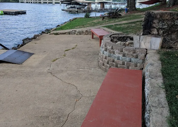 Lake Breeze Resort