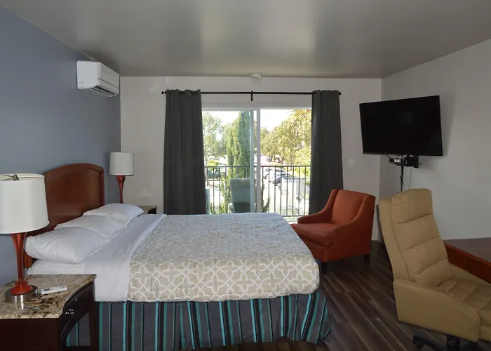 Glass Slipper Inn - Stanford