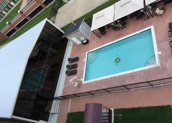 Roberts Riverwalk Urban Resort