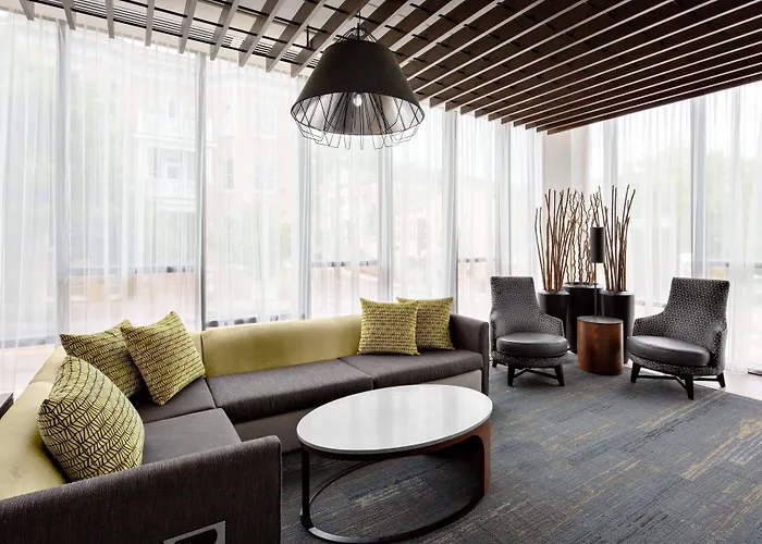 Courtyard By Marriott Downtown