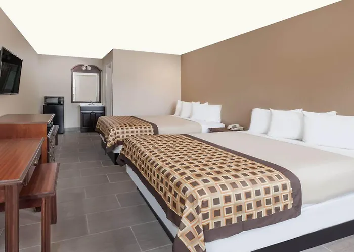 Deluxe Inn Denton, United States