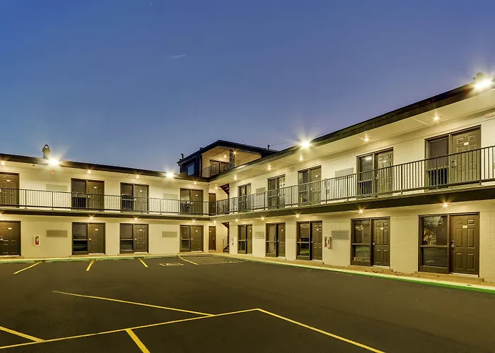 The Shamrock Hotel Cicero, United States