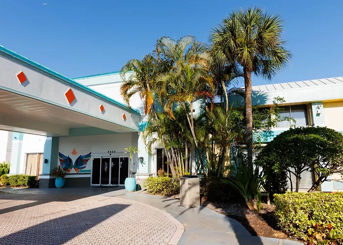 Garnet Inn & Suites,