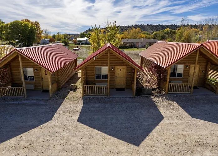 Bryce Canyon Log Cabins