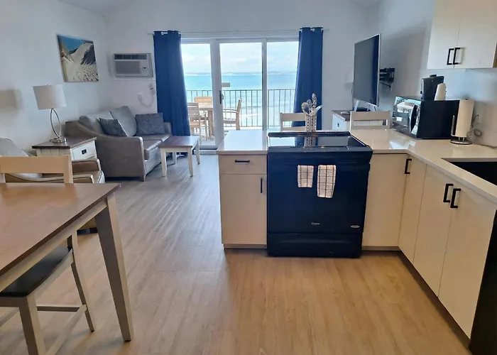 Pointes North Beachfront - 2 Person Spa Tub Studios