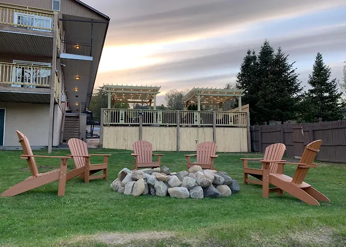 Sundowner On Lake George