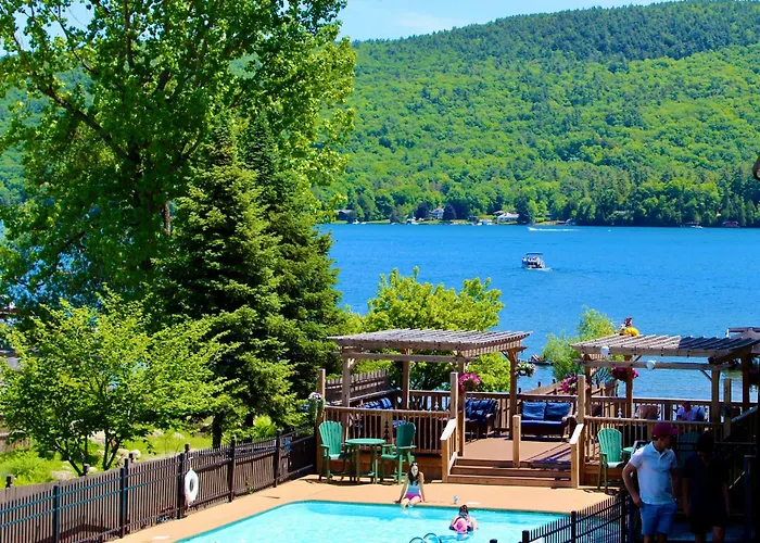 Sundowner On Lake George