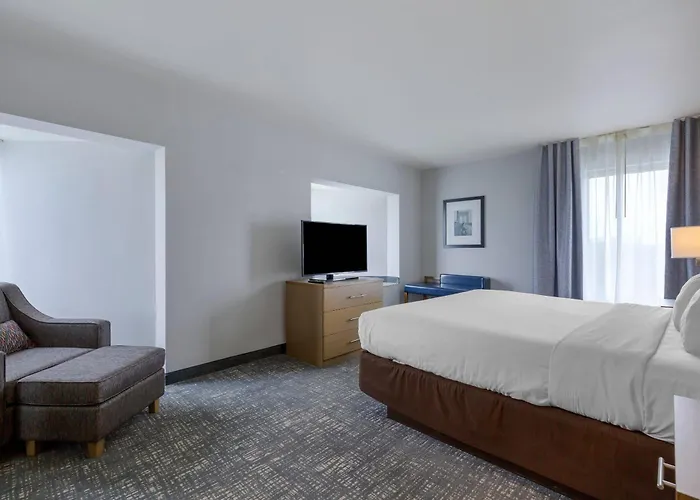Comfort Inn & Suites West