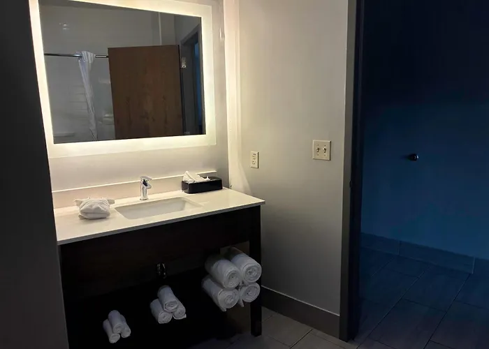 Comfort Inn & Suites Near Lake Guntersville