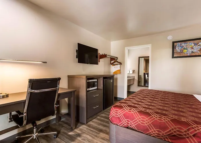 Econo Lodge Inn & Suites Murfreesboro Shopping District, United States