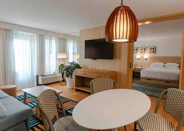 Howard Johnson By Wyndham Anaheim And Water Playground