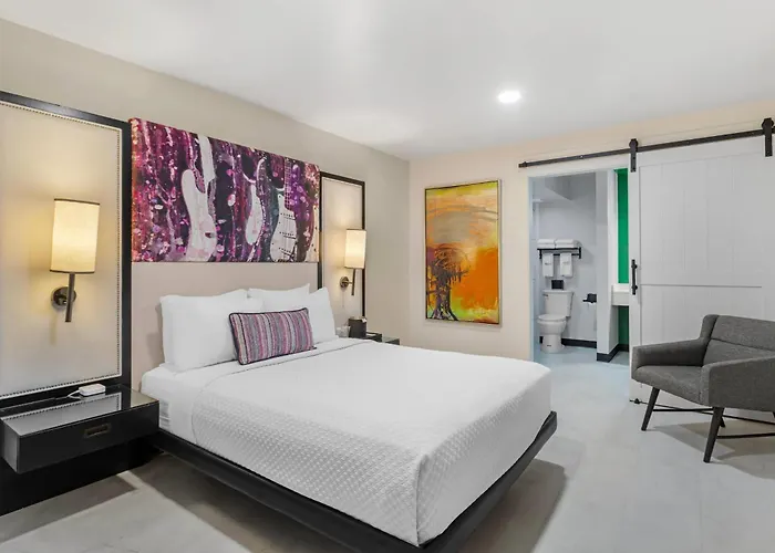 Heights House - Heights Downtown, An Ascend Collection