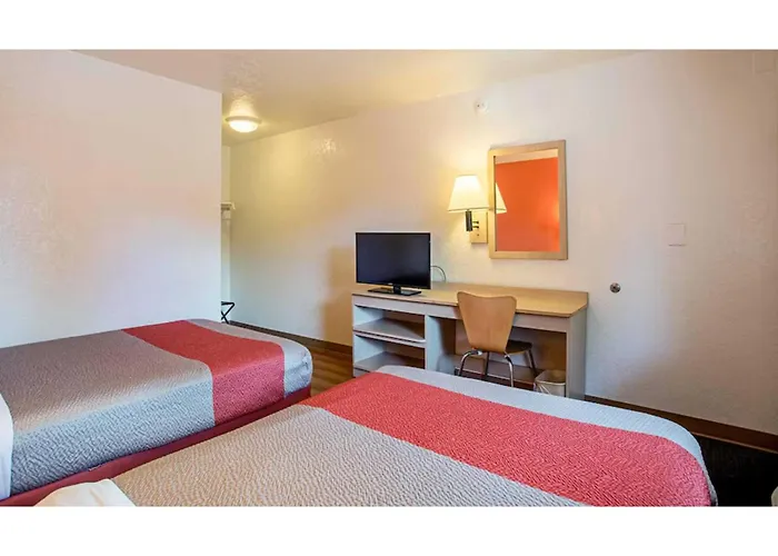 Motel 6-, Az