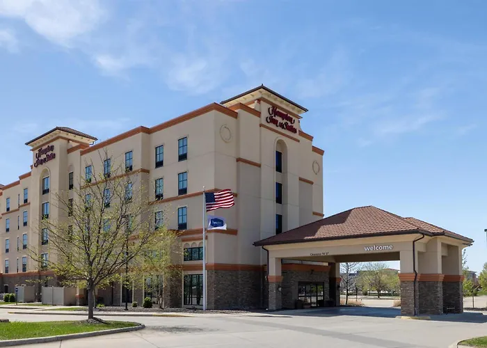 Hampton Inn & Suites Mill Civic