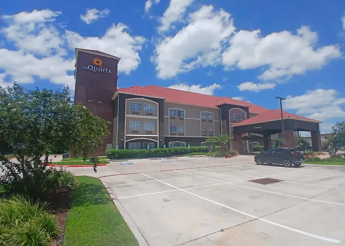 La Quinta Inn & Suites By Wyndham Outlet Mall