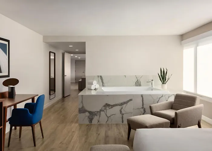 Doubletree By Hilton Minneapolis South
