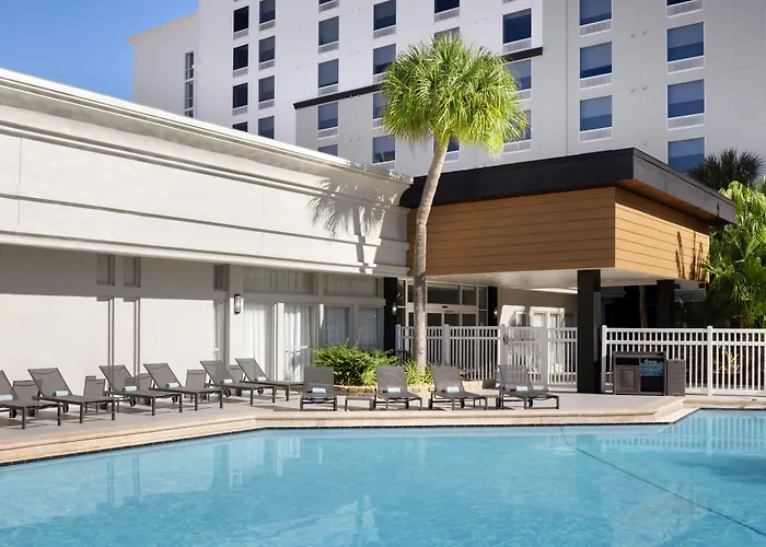 Courtyard By Marriott Across Universal