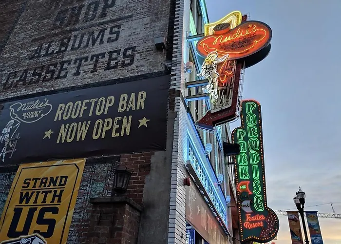 Nashville Downtown - Adults Only