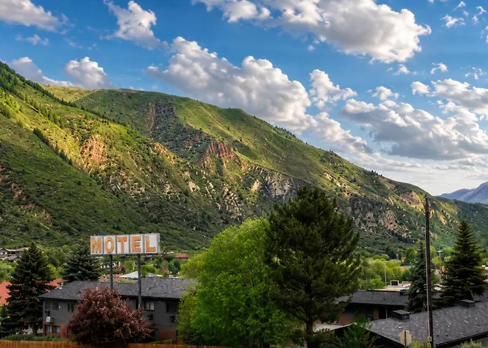 Frontier Lodge