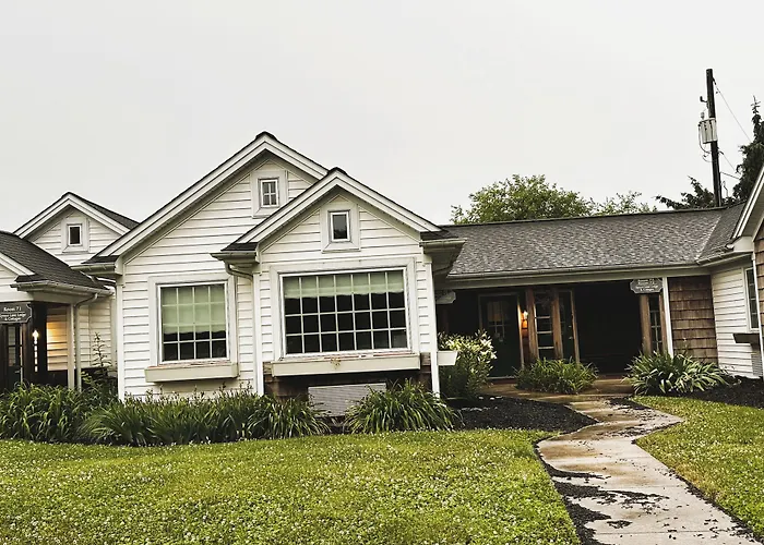 Spruce Lane Lodge And Cottages