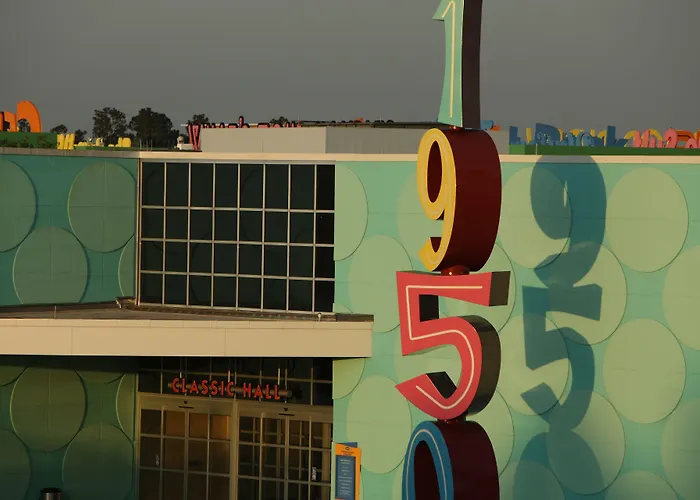 Disney'S Pop Century