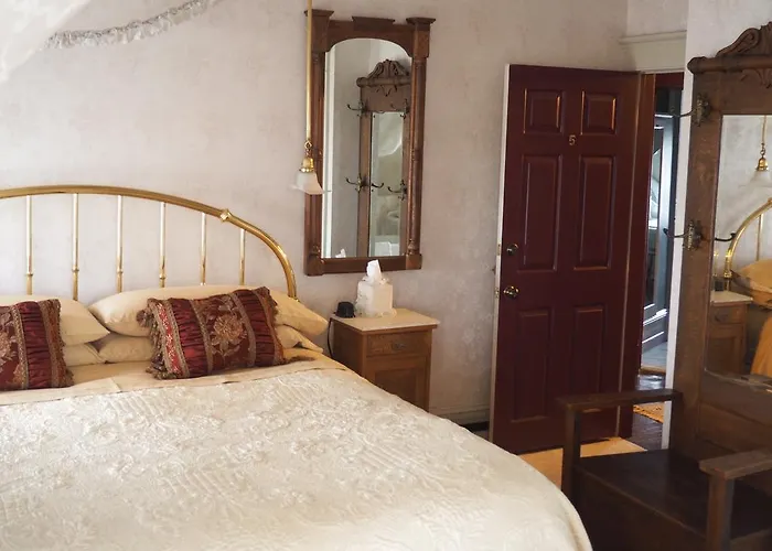Old Consulate Inn