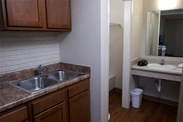 Daybreak Suites Extended Stay Dothan