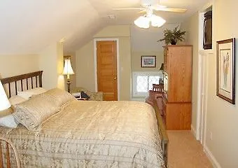Olde Staunton Inn, United States