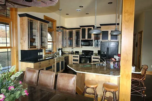 Eagle Crest Lodge