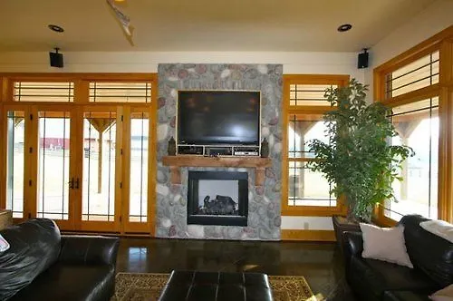 Eagle Crest Lodge