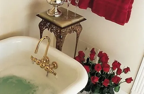 Hubbard Mansion B And B