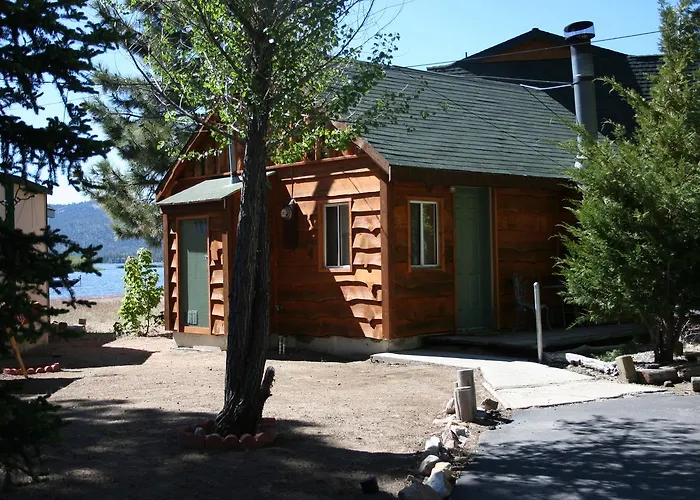 Quail Cove Lakeside Lodge