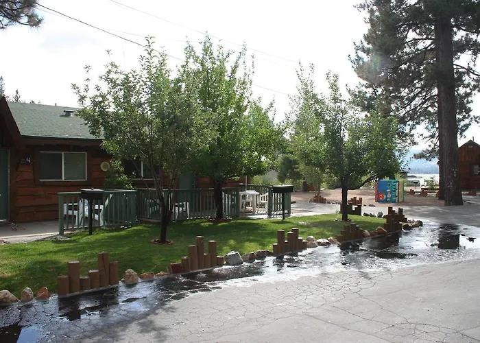 Quail Cove Lakeside Lodge