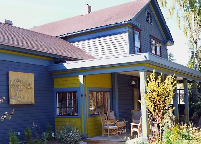 Golden Tree Hostel