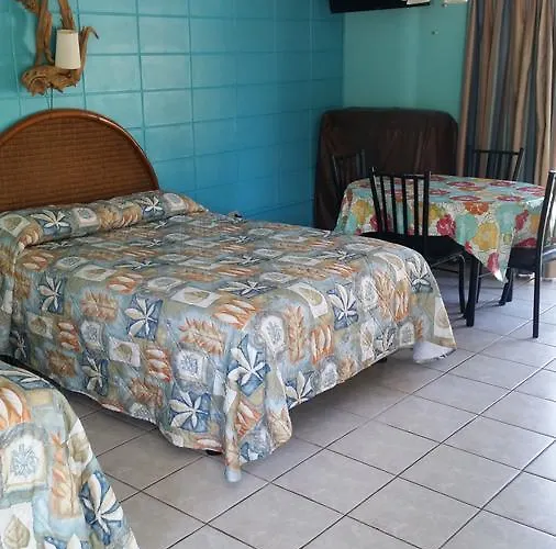 Royal Hawaiian Motel/Botel