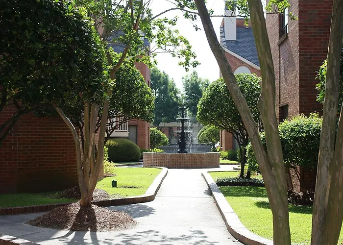 Cloverleaf Suites
