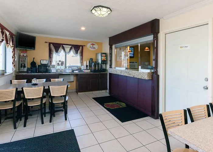 Super 8 By Wyndham Flint Township Miller Rd/Bishop Airport