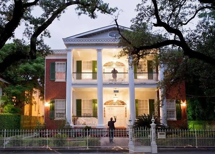 Hubbard Mansion B And B