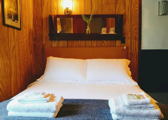 Pine Hill Arms Hotel, United States
