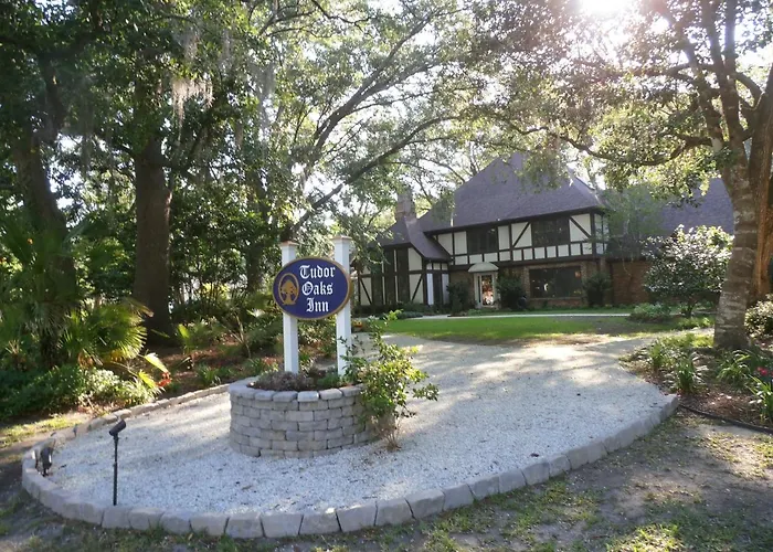 Tudor Oaks Inn Summerville, United States