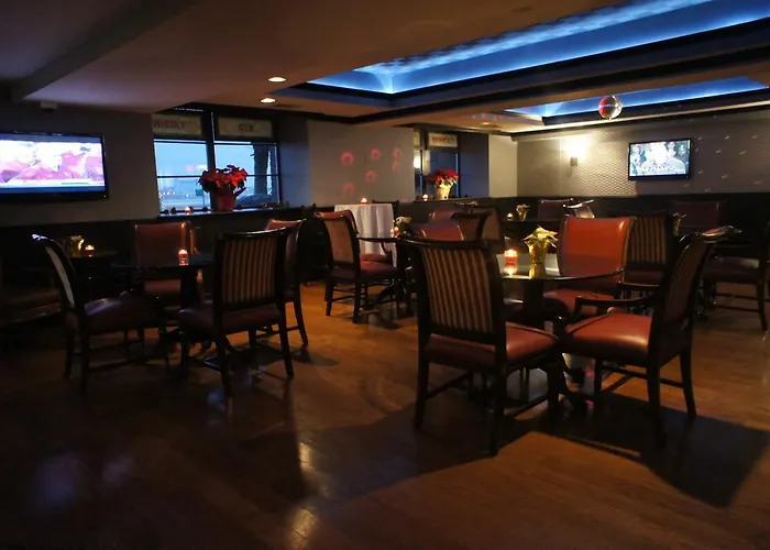 Roberts Riverwalk Urban Resort
